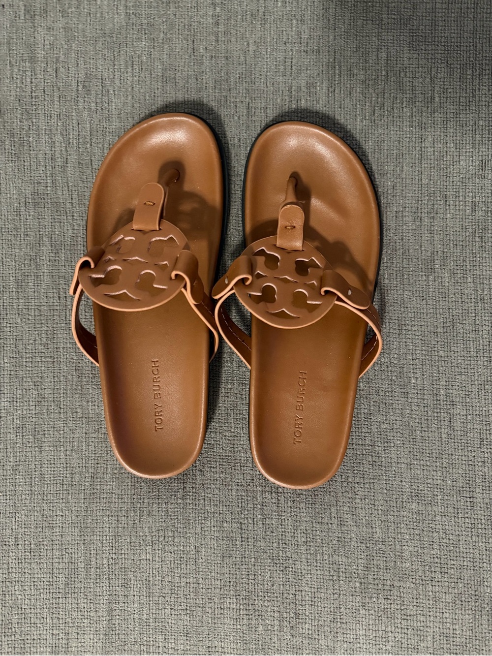 Tory Burch Leather Logo Thong Sandals in Cognac - Picture 2 of 4